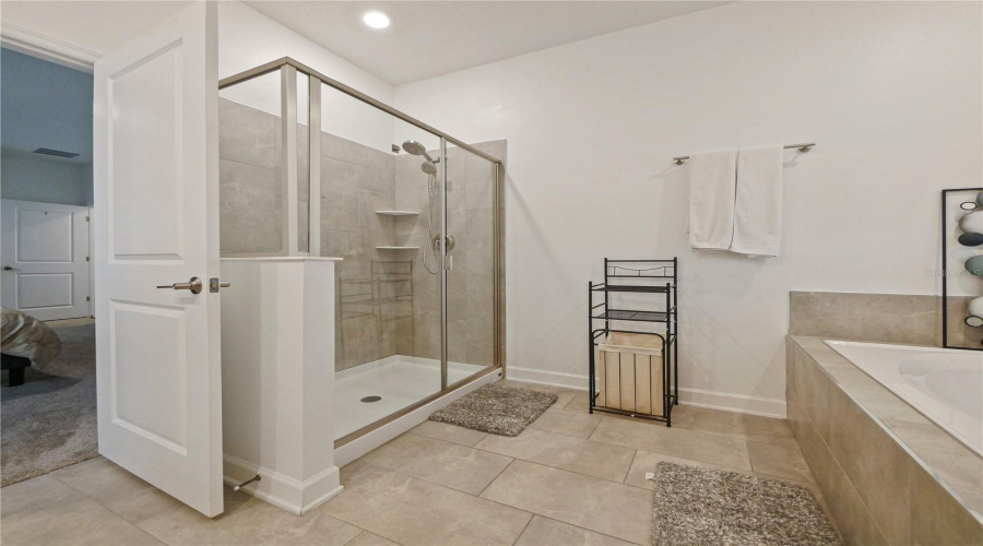 DAVENPORT, Florida 33896, 8 Bedrooms Bedrooms, ,5 BathroomsBathrooms,Residential,For Sale,SOMMERSET HILLS,0,MFRO6299364