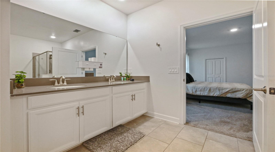 DAVENPORT, Florida 33896, 8 Bedrooms Bedrooms, ,5 BathroomsBathrooms,Residential,For Sale,SOMMERSET HILLS,0,MFRO6299364