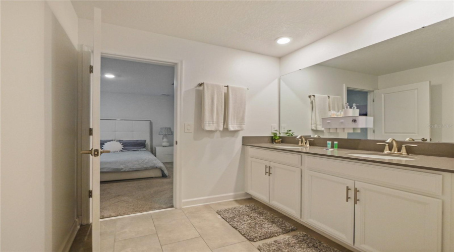 DAVENPORT, Florida 33896, 8 Bedrooms Bedrooms, ,5 BathroomsBathrooms,Residential,For Sale,SOMMERSET HILLS,0,MFRO6299364