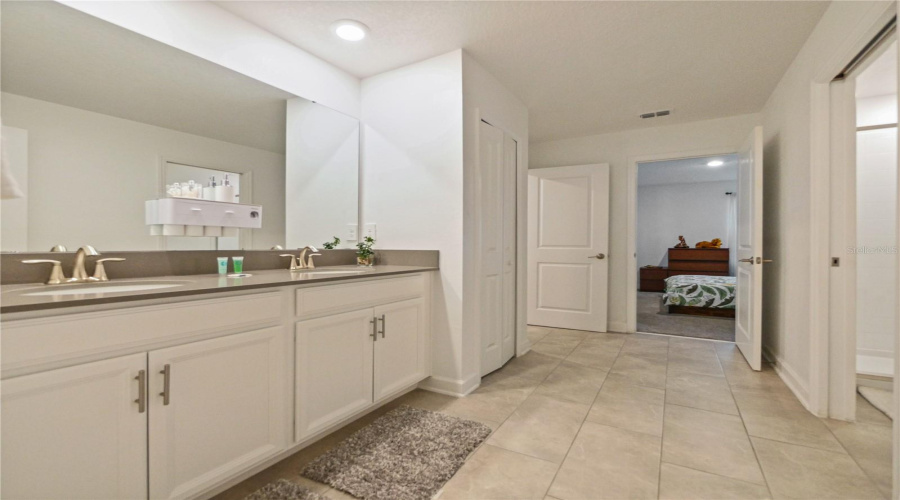 DAVENPORT, Florida 33896, 8 Bedrooms Bedrooms, ,5 BathroomsBathrooms,Residential,For Sale,SOMMERSET HILLS,0,MFRO6299364