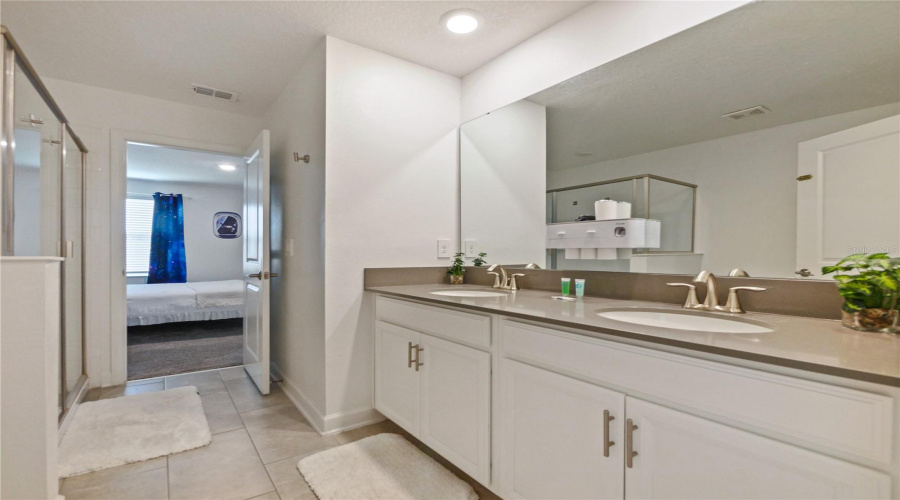 DAVENPORT, Florida 33896, 8 Bedrooms Bedrooms, ,5 BathroomsBathrooms,Residential,For Sale,SOMMERSET HILLS,0,MFRO6299364