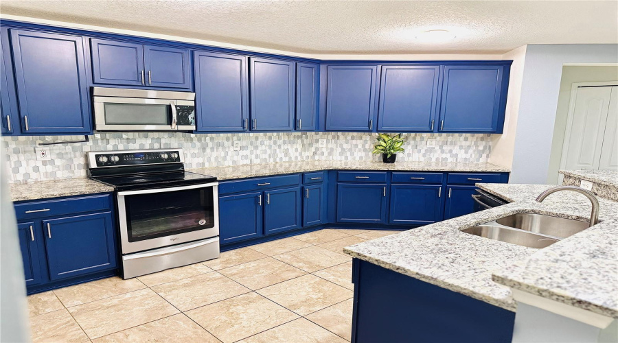 KISSIMMEE, Florida 34746, 4 Bedrooms Bedrooms, ,2 BathroomsBathrooms,Residential,For Sale,TOURMALINE,0,MFRO6299046