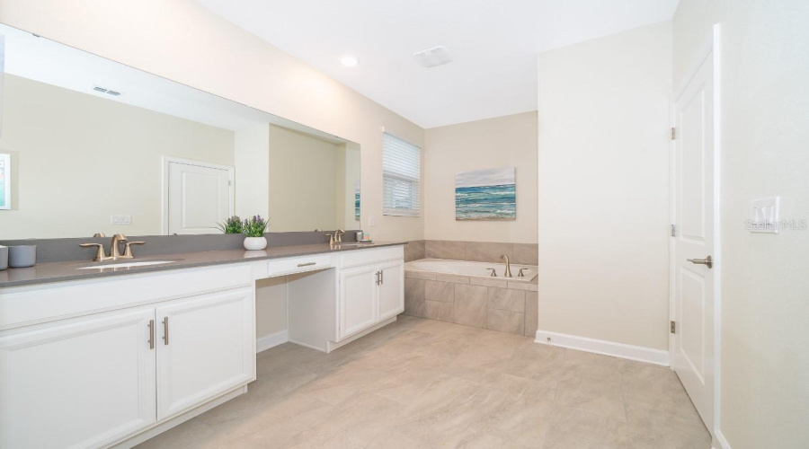 Kissimmee, Florida 34746, 5 Bedrooms Bedrooms, ,5 Bathroomsbathrooms,Residential,For Sale,Oxymoron,Mfro6299376