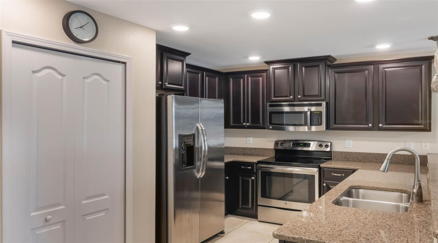 DAVENPORT, Florida 33896, 2 Bedrooms Bedrooms, ,2 BathroomsBathrooms,Residential,For Sale,AZALEA SANDS,MFRO6299247