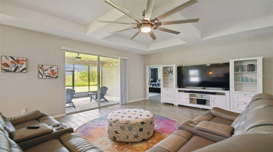 OVERSIZED CEILING FAN