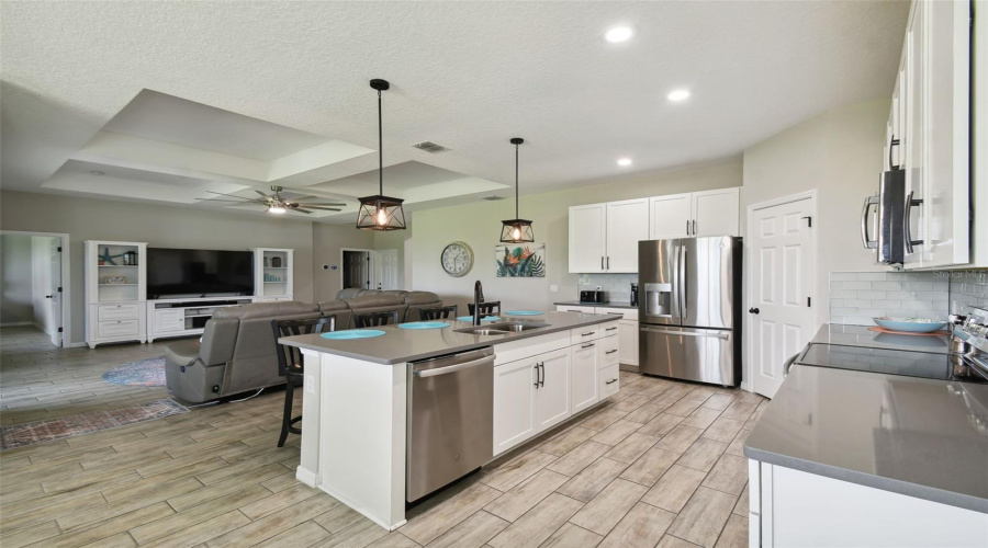 WALK-IN PANTRY