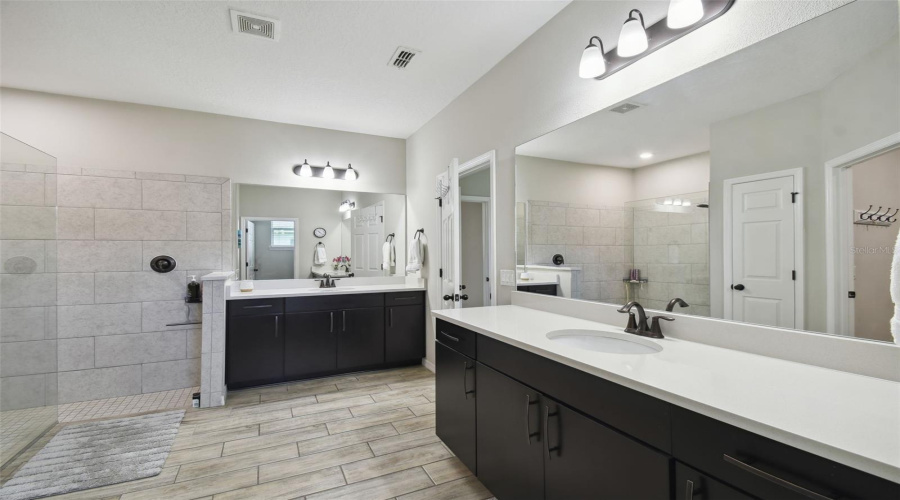 SPLIT VANITIES