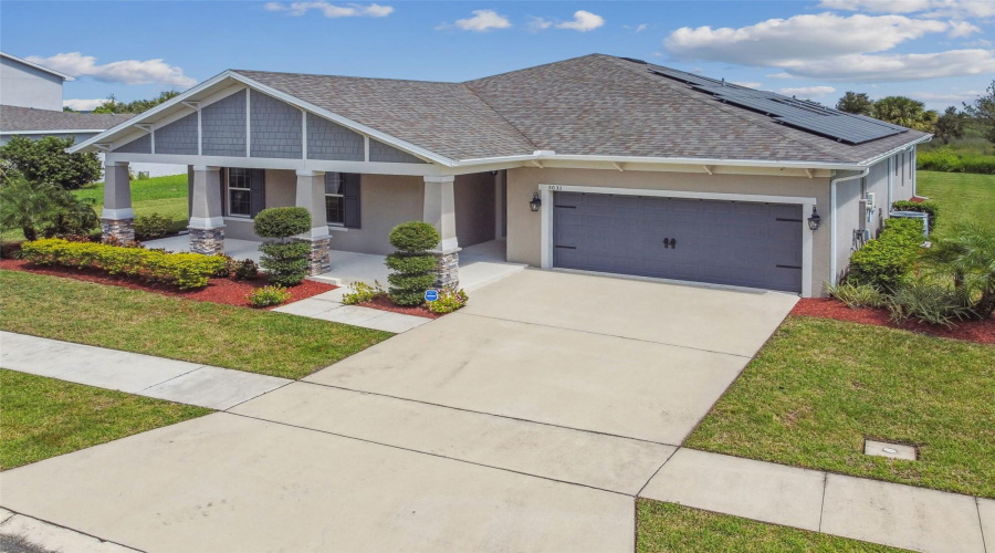 EXCELLENT CURB APPEAL