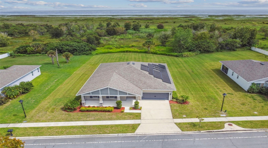 LARGE DRIVEWAY