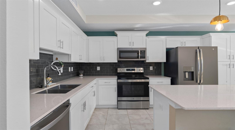 KISSIMMEE, Florida 34746, 2 Bedrooms Bedrooms, ,2 BathroomsBathrooms,Residential,For Sale,PARADOX,0,MFRA4648781