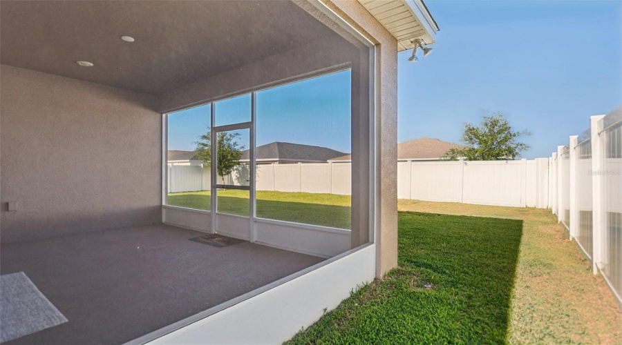 Huge fenced yard