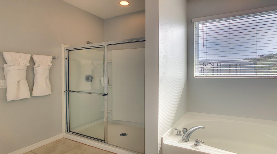 Davenport, Florida 33837, 6 Bedrooms Bedrooms, ,5 Bathroomsbathrooms,Residential,For Sale,Oak Shadow,Mfrs5125011