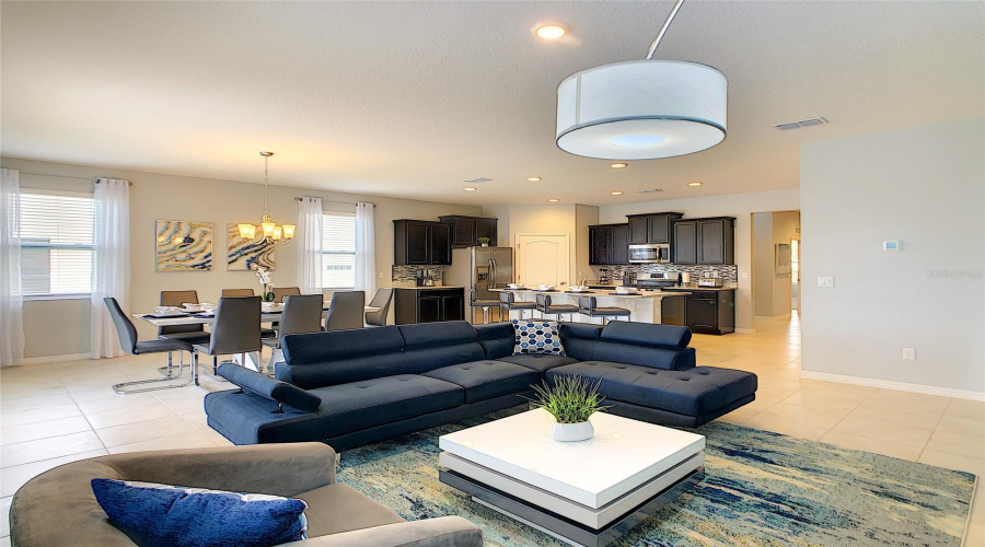 Davenport, Florida 33837, 6 Bedrooms Bedrooms, ,5 Bathroomsbathrooms,Residential,For Sale,Oak Shadow,Mfrs5125011