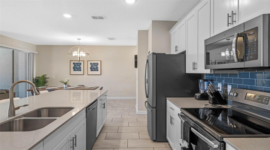 DAVENPORT, Florida 33896, 4 Bedrooms Bedrooms, ,3 BathroomsBathrooms,Residential,For Sale,PEBBLE BEACH,0,MFRS5124974