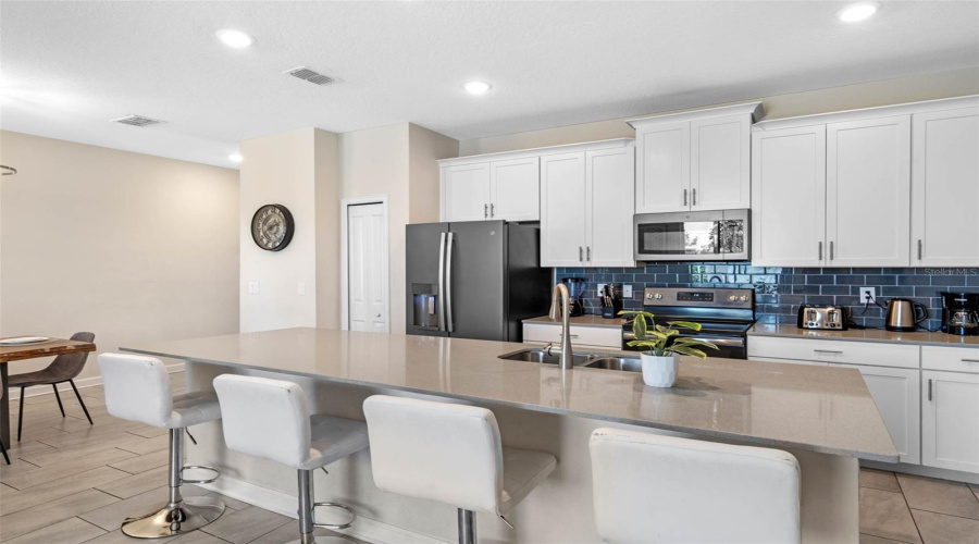 DAVENPORT, Florida 33896, 4 Bedrooms Bedrooms, ,3 BathroomsBathrooms,Residential,For Sale,PEBBLE BEACH,0,MFRS5124974