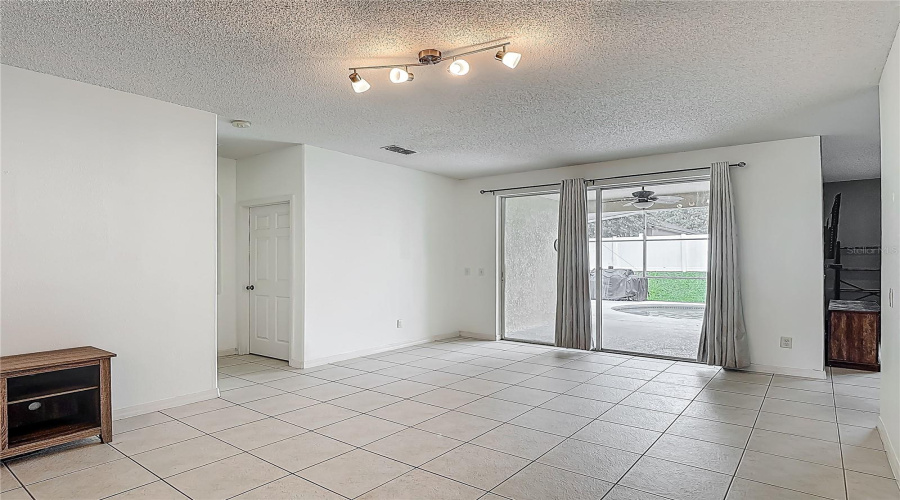 DAVENPORT, Florida 33837, 3 Bedrooms Bedrooms, ,2 BathroomsBathrooms,Residential,For Sale,SIGMUND,MFRO6298592