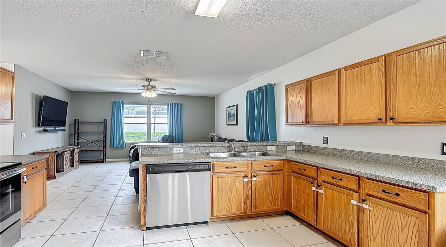 DAVENPORT, Florida 33837, 3 Bedrooms Bedrooms, ,2 BathroomsBathrooms,Residential,For Sale,SIGMUND,MFRO6298592