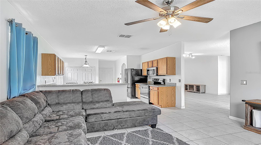 DAVENPORT, Florida 33837, 3 Bedrooms Bedrooms, ,2 BathroomsBathrooms,Residential,For Sale,SIGMUND,MFRO6298592