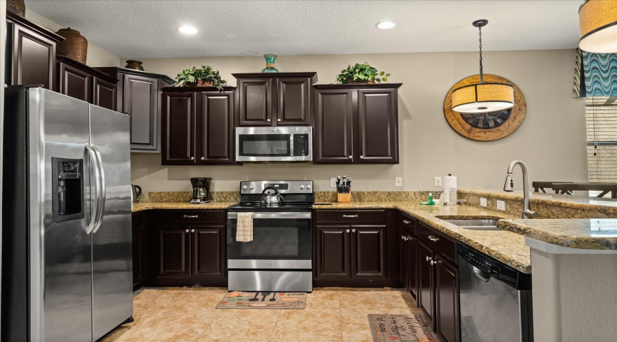 DAVENPORT, Florida 33896, 7 Bedrooms Bedrooms, ,5 BathroomsBathrooms,Residential,For Sale,THUNDERBIRD,MFRO6296418