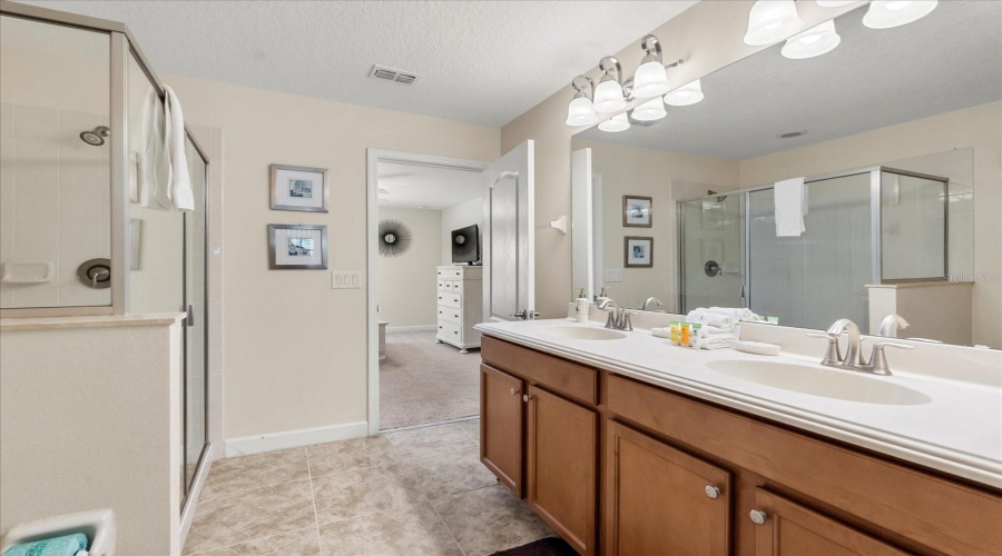DAVENPORT, Florida 33896, 7 Bedrooms Bedrooms, ,5 BathroomsBathrooms,Residential,For Sale,THUNDERBIRD,MFRO6296418