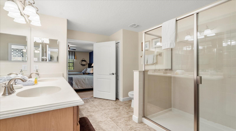 DAVENPORT, Florida 33896, 7 Bedrooms Bedrooms, ,5 BathroomsBathrooms,Residential,For Sale,THUNDERBIRD,MFRO6296418