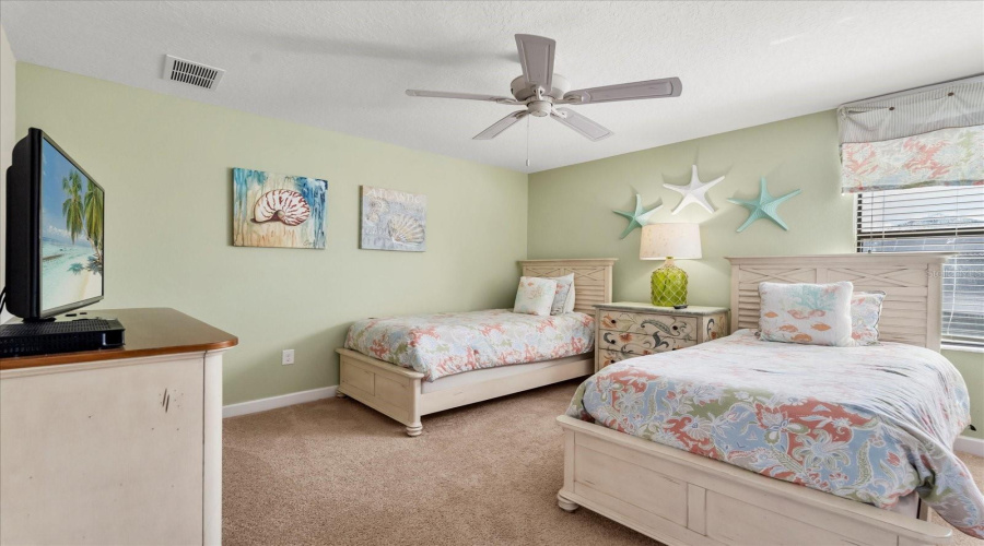 DAVENPORT, Florida 33896, 7 Bedrooms Bedrooms, ,5 BathroomsBathrooms,Residential,For Sale,THUNDERBIRD,MFRO6296418