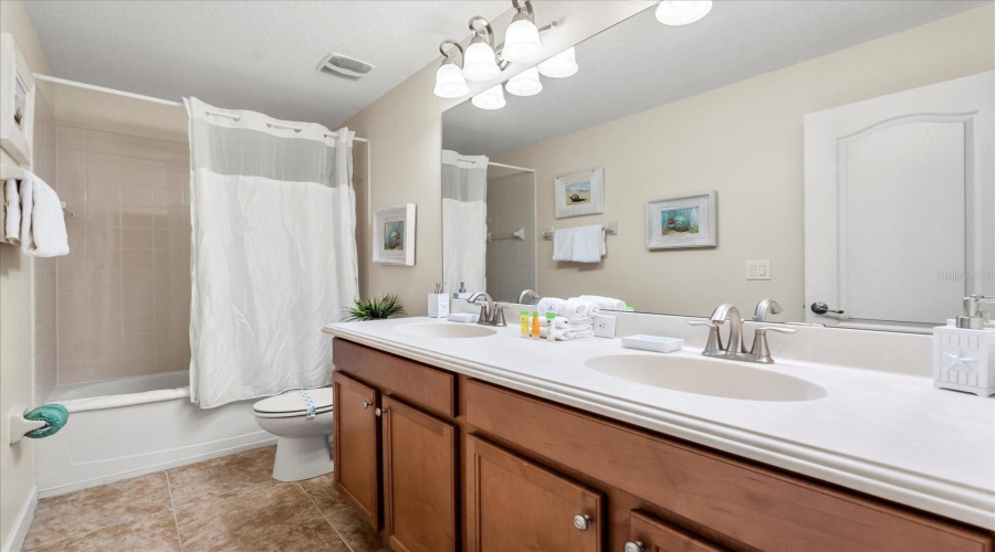 DAVENPORT, Florida 33896, 7 Bedrooms Bedrooms, ,5 BathroomsBathrooms,Residential,For Sale,THUNDERBIRD,MFRO6296418