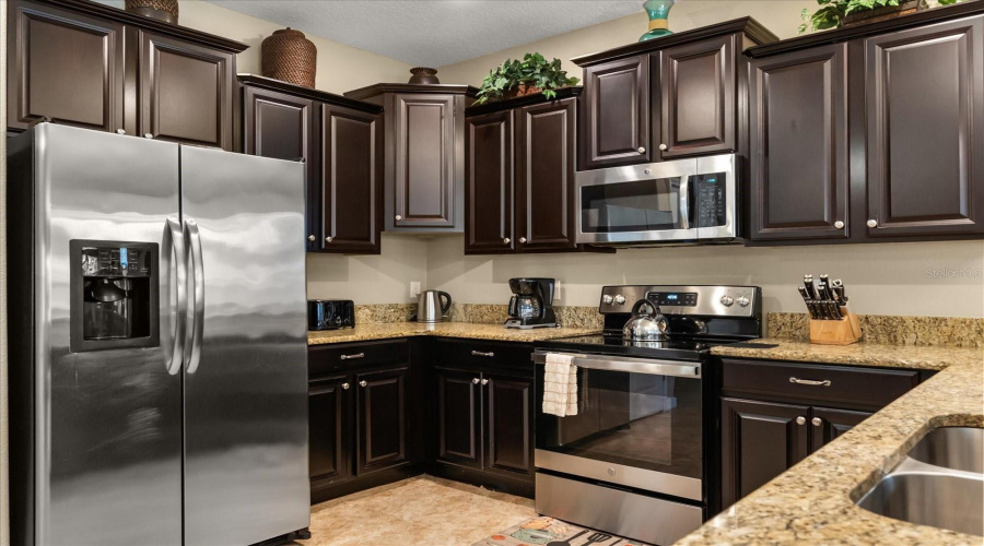 DAVENPORT, Florida 33896, 7 Bedrooms Bedrooms, ,5 BathroomsBathrooms,Residential,For Sale,THUNDERBIRD,MFRO6296418