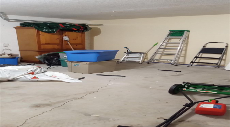 DAVENPORT, Florida 33897, 4 Bedrooms Bedrooms, ,2 BathroomsBathrooms,Residential,For Sale,HILLCREST,MFRTB8375081