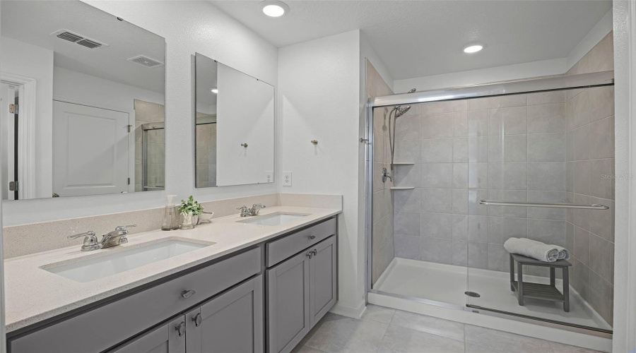 DAVENPORT, Florida 33837, 6 Bedrooms Bedrooms, ,3 BathroomsBathrooms,Residential,For Sale,GENTLE RAIN,MFRV4942187