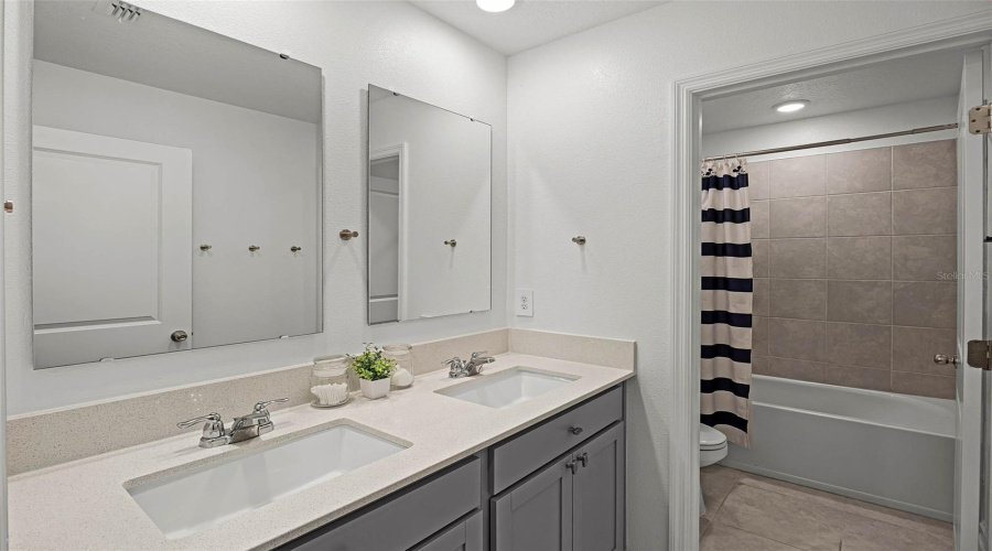 DAVENPORT, Florida 33837, 6 Bedrooms Bedrooms, ,3 BathroomsBathrooms,Residential,For Sale,GENTLE RAIN,MFRV4942187