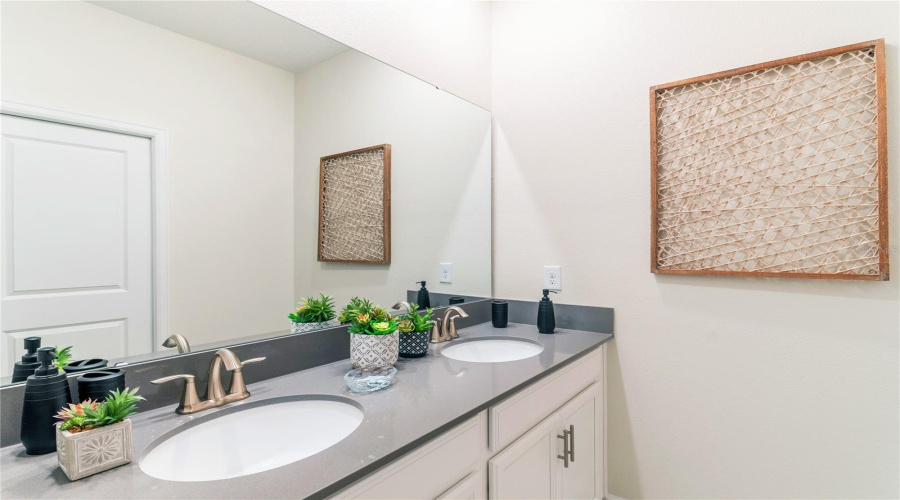 KISSIMMEE, Florida 34746, 6 Bedrooms Bedrooms, ,6 BathroomsBathrooms,Residential,For Sale,TARGET,MFRO6300630