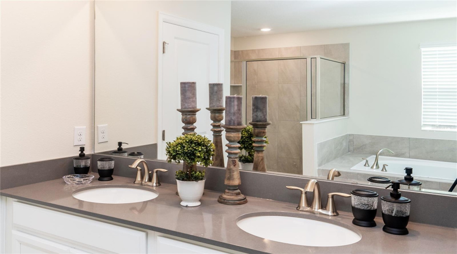 KISSIMMEE, Florida 34746, 6 Bedrooms Bedrooms, ,6 BathroomsBathrooms,Residential,For Sale,TARGET,MFRO6300630