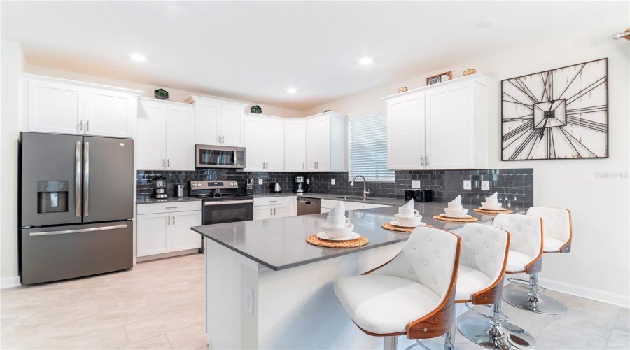 KISSIMMEE, Florida 34746, 6 Bedrooms Bedrooms, ,6 BathroomsBathrooms,Residential,For Sale,TARGET,MFRO6300630