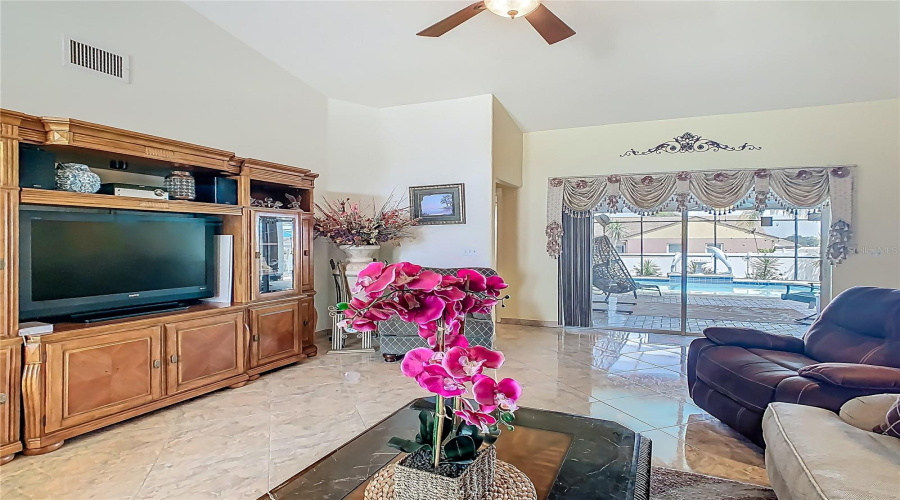 Davenport, Florida 33837, 3 Bedrooms Bedrooms, ,2 Bathroomsbathrooms,Residential,For Sale,Meridian,Mfrs5124916