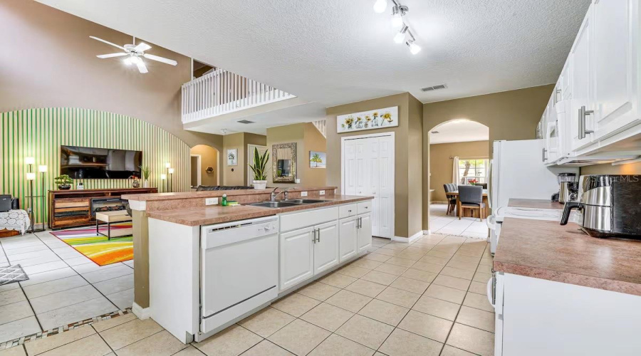 KISSIMMEE, Florida 34746, 5 Bedrooms Bedrooms, ,3 BathroomsBathrooms,Residential,For Sale,CUMBRIAN LAKES,MFRTB8315325