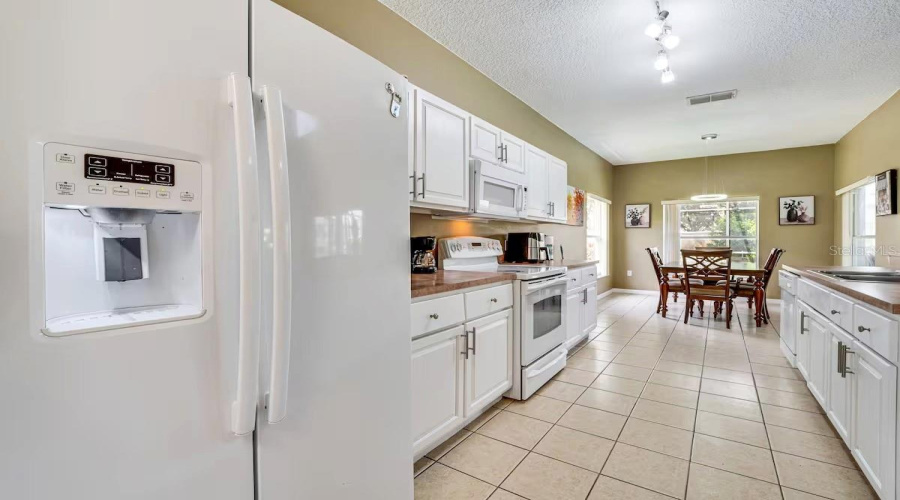 KISSIMMEE, Florida 34746, 5 Bedrooms Bedrooms, ,3 BathroomsBathrooms,Residential,For Sale,CUMBRIAN LAKES,MFRTB8315325