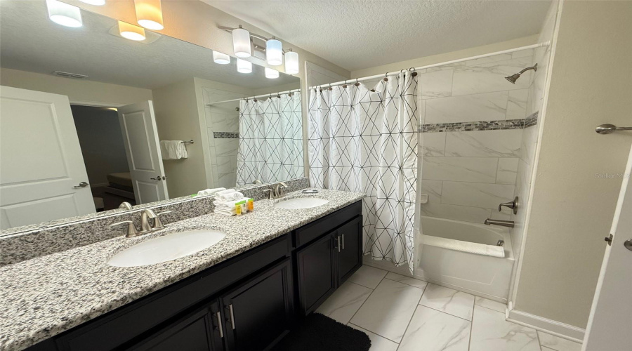 DAVENPORT, Florida 33896, 4 Bedrooms Bedrooms, ,3 BathroomsBathrooms,Residential,For Sale,DOGLEG,MFRS5125174