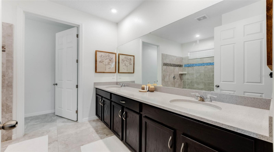 KISSIMMEE, Florida 34747, 7 Bedrooms Bedrooms, ,6 BathroomsBathrooms,Residential,For Sale,AMELIA DOWNS,0,MFRS5125200