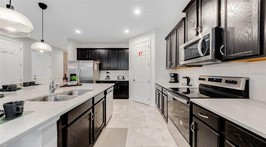 KISSIMMEE, Florida 34747, 7 Bedrooms Bedrooms, ,6 BathroomsBathrooms,Residential,For Sale,AMELIA DOWNS,0,MFRS5125200