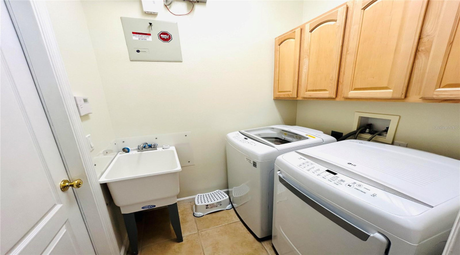 DAVENPORT, Florida 33897, 5 Bedrooms Bedrooms, ,3 BathroomsBathrooms,Residential,For Sale,HAMPTON,MFRS5125082