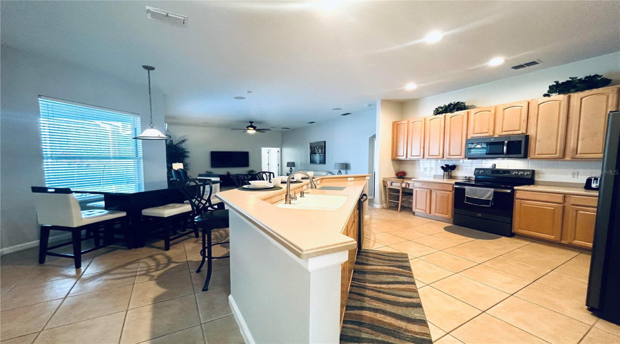 DAVENPORT, Florida 33897, 5 Bedrooms Bedrooms, ,3 BathroomsBathrooms,Residential,For Sale,HAMPTON,MFRS5125082