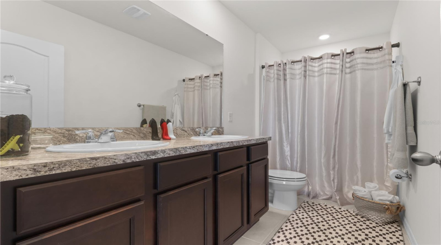 DAVENPORT, Florida 33837, 3 Bedrooms Bedrooms, ,2 BathroomsBathrooms,Residential,For Sale,BLUE JAY,MFRO6300693
