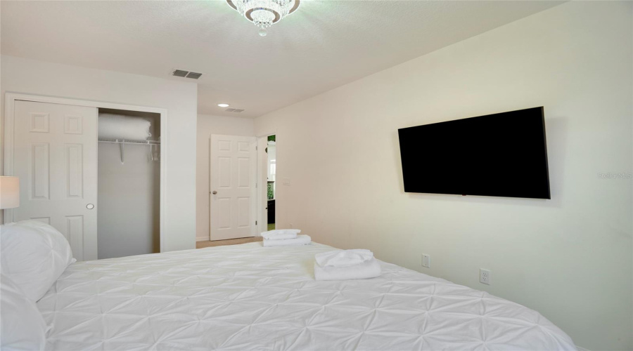 KISSIMMEE, Florida 34747, 5 Bedrooms Bedrooms, ,4 BathroomsBathrooms,Residential,For Sale,TROPICAL PALMS,0,MFRO6301603
