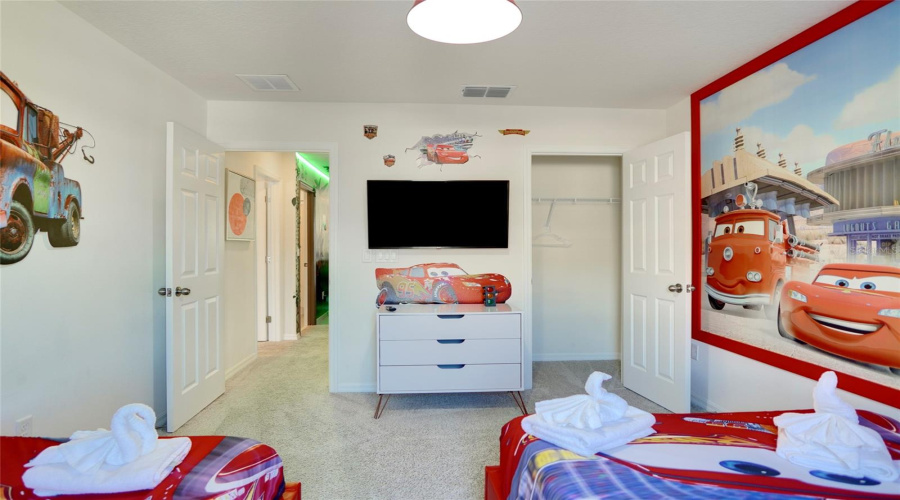 KISSIMMEE, Florida 34747, 5 Bedrooms Bedrooms, ,4 BathroomsBathrooms,Residential,For Sale,TROPICAL PALMS,0,MFRO6301603