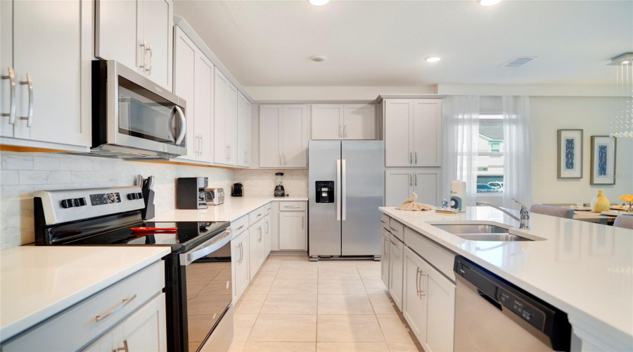 KISSIMMEE, Florida 34747, 5 Bedrooms Bedrooms, ,4 BathroomsBathrooms,Residential,For Sale,TROPICAL PALMS,0,MFRO6301603
