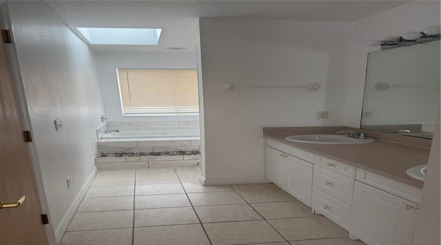 Davenport, Florida 33897, 4 Bedrooms Bedrooms, ,3 Bathroomsbathrooms,Residential,For Sale,Caribbean,Mfrs5125363