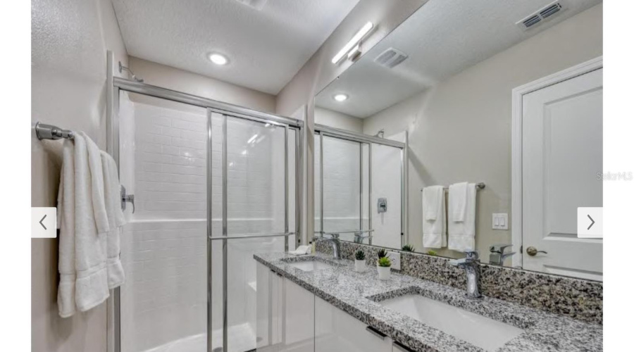KISSIMMEE, Florida 34747, 4 Bedrooms Bedrooms, ,4 BathroomsBathrooms,Residential,For Sale,FORMOSA VALLEY,MFRO6301247