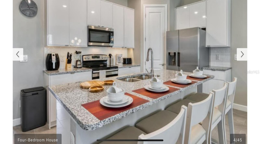 KISSIMMEE, Florida 34747, 4 Bedrooms Bedrooms, ,4 BathroomsBathrooms,Residential,For Sale,FORMOSA VALLEY,MFRO6301247