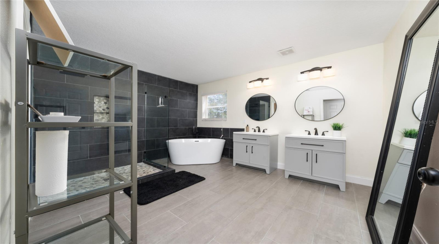 KISSIMMEE, Florida 34746, 5 Bedrooms Bedrooms, ,3 BathroomsBathrooms,Residential,For Sale,PATRICIAN,MFRS5125299